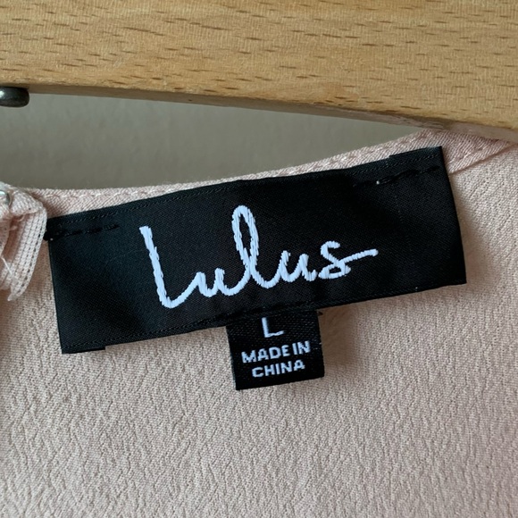 Lulu’s Applique floral lace V neck top - Picture 4 of 9